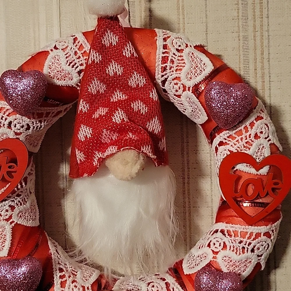 HAND CRAFTED WREATH VALENTINE'S LOVE AND GNOME